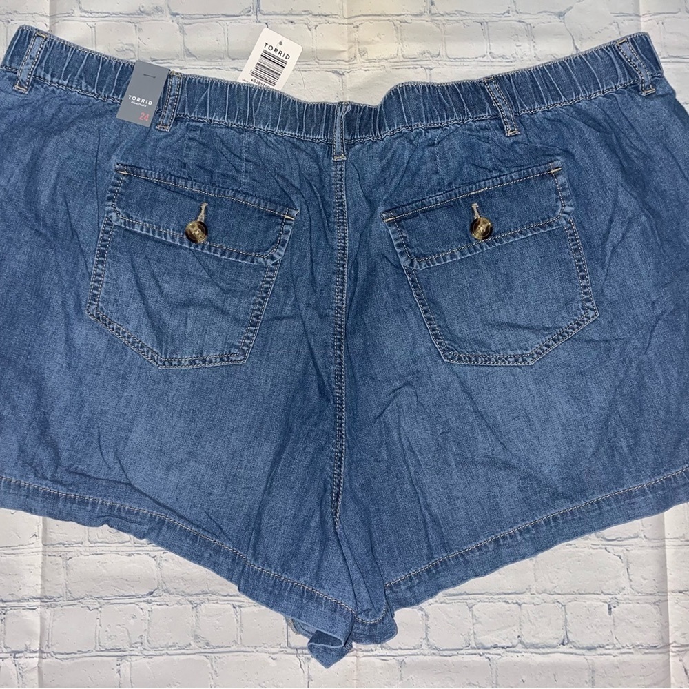 ✨Torrid Denim Shorts Plus Size Utility Pocket Blue Casual Comfy Size 24‎ NWT - Picture 5 of 6